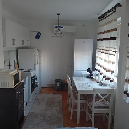 Celikovic Centar Samca, Parking, Balkon, Wifi Apartman *