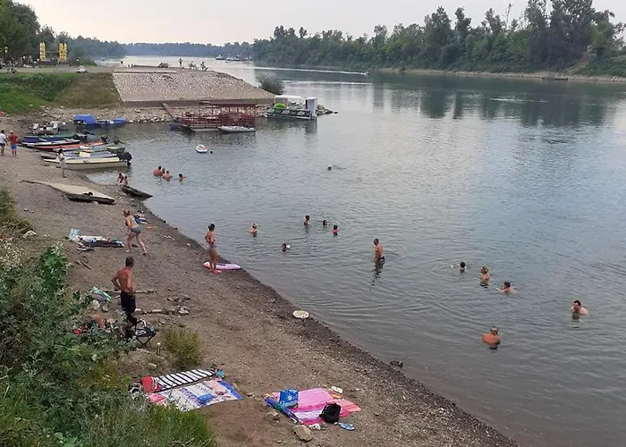 Celikovic Centar Samca, Parking, Balkon, Wifi דירה *